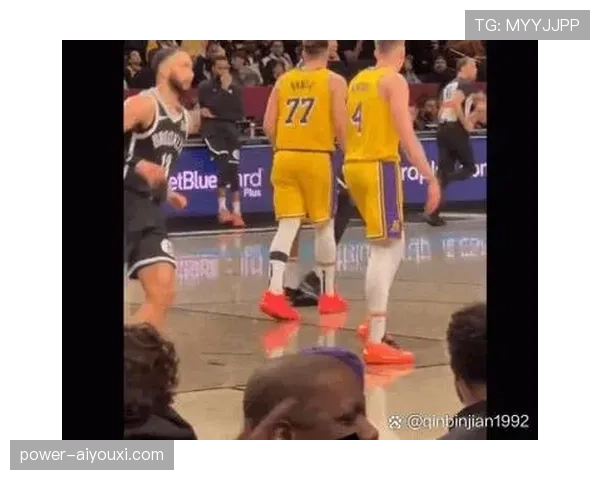 如何理解防守犯规的具体构成与判罚原则？